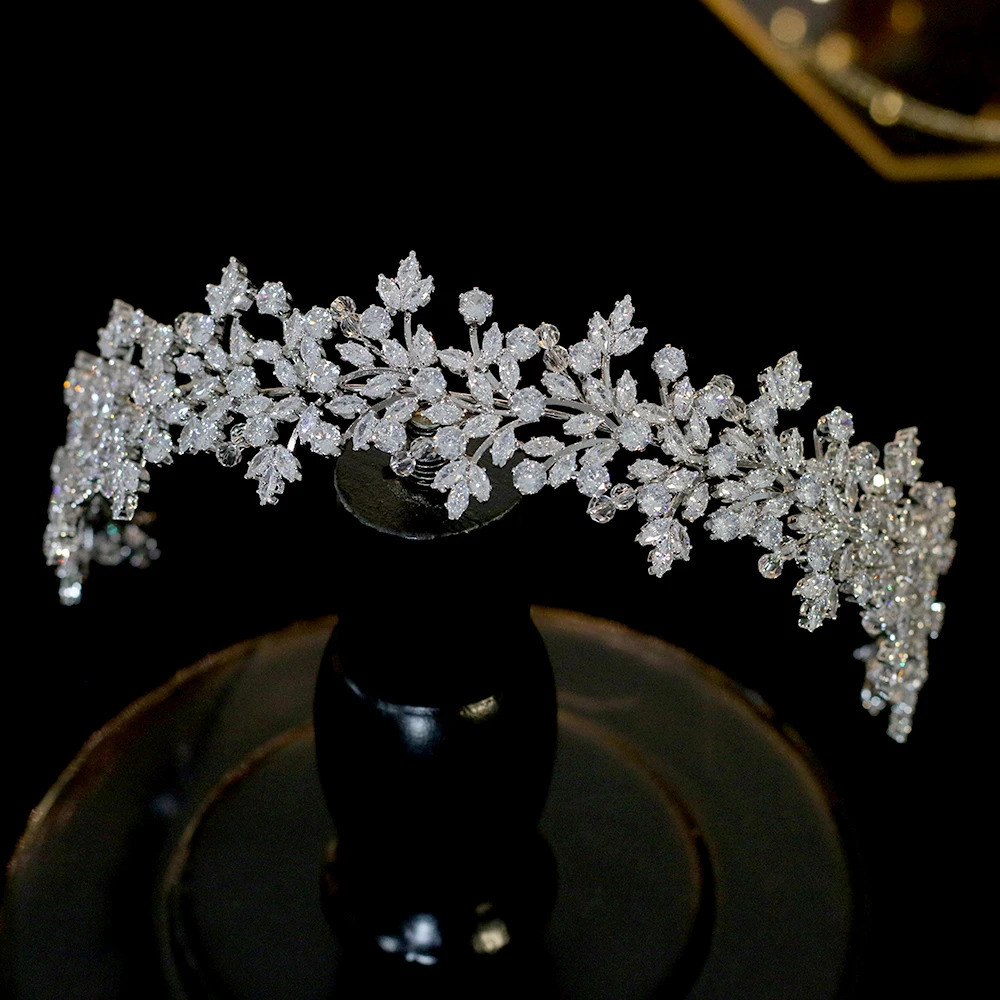 Accessori capelli da sposa Accessori capelli gioielli le donne Accessori matrimoni zirconia Crowntiarabridesmaid regalo 240311