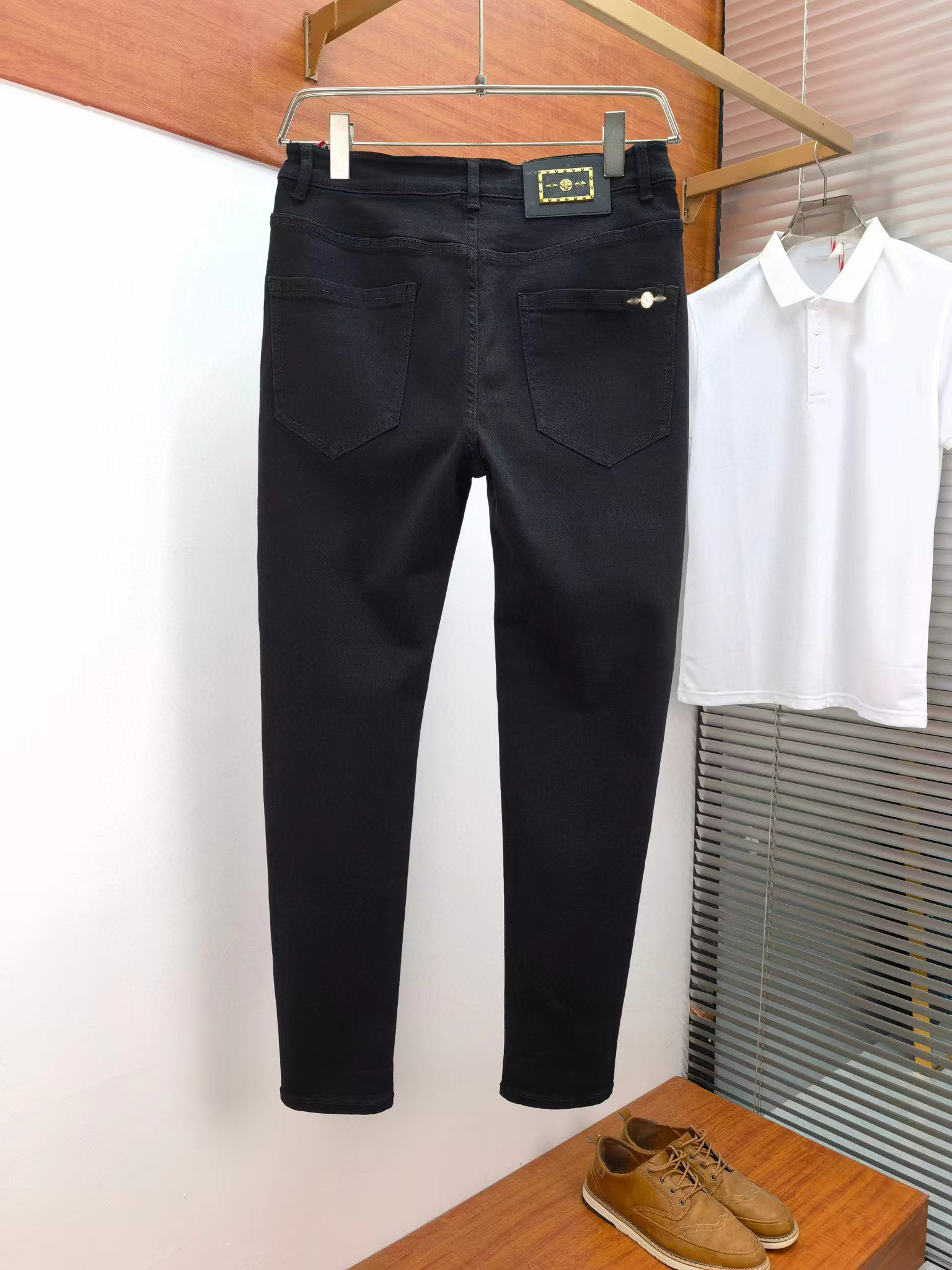 2024 New Spring Jeans Designer Black Jeans Elastic Soft 공식 웹 사이트 동기화 된 Denim Fabric Pants Mens 청바지 10A