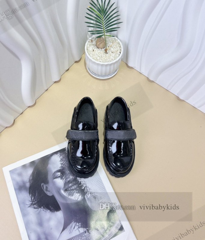 Дизайнерские туфли на плоской подошве для девочек, детские туфли принцессы с буквенным принтом, модные детские дышащие туфли с мягкой подошвой, EUR26-35 Z7349