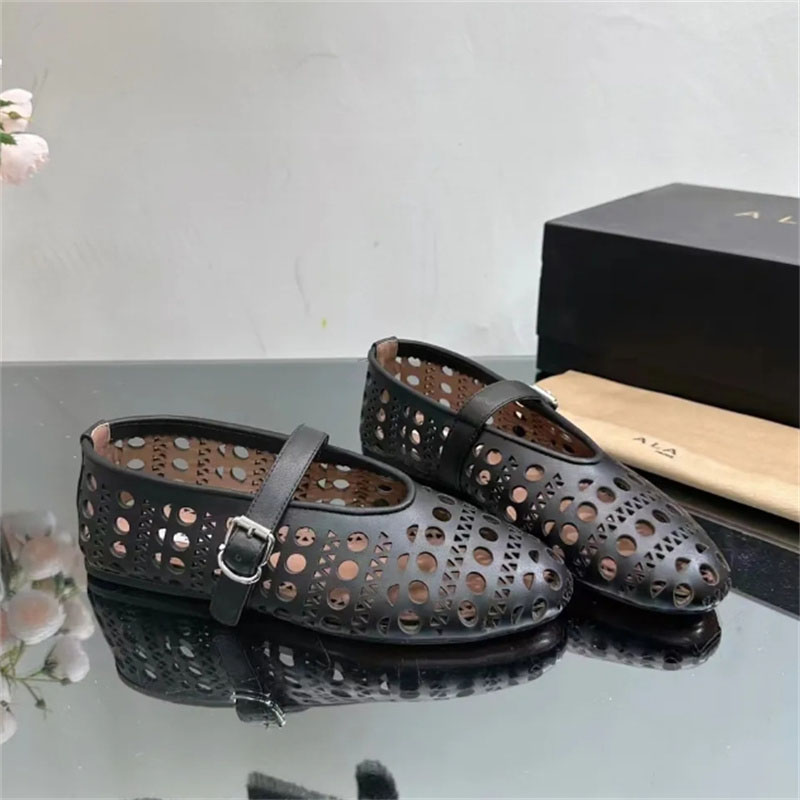 Designer Women Round Toe Flats New Fashion Bottomed Dress Rhinestone Luxurious Leather Rivet Buckles Mary Jane Shoes Ny bekväma balett loafers