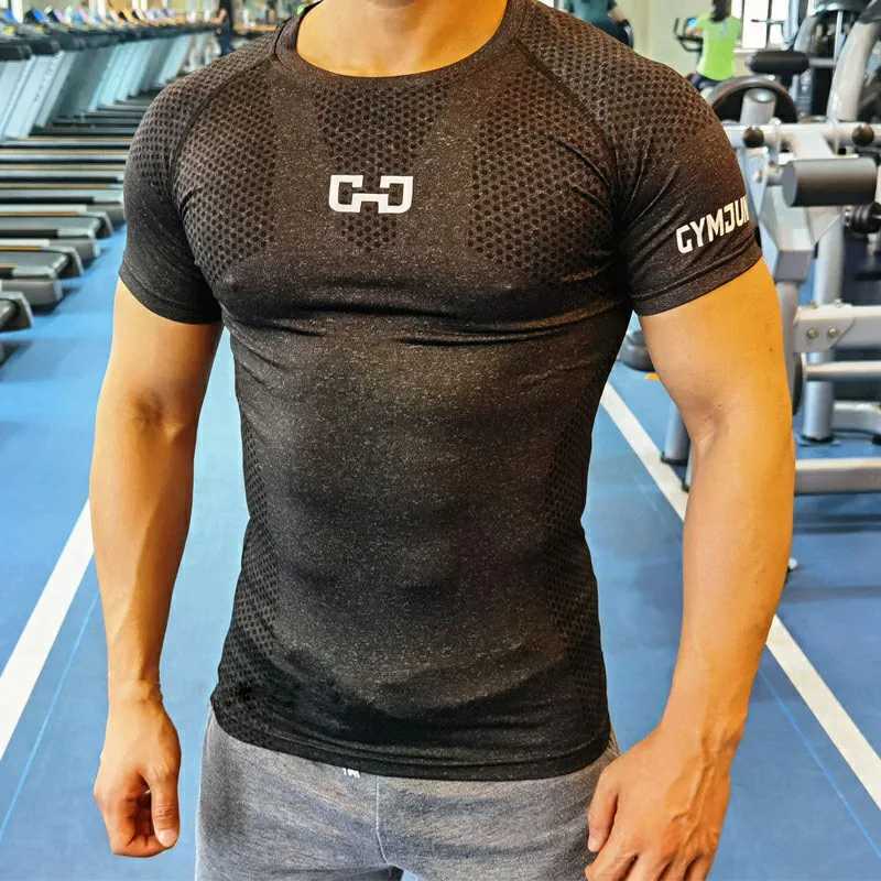 T-shirt maschile da uomo Maglietta sportiva a secco rapido fitness T-shirt corto Maglietta da compressione da uomo bodybuilders 240327