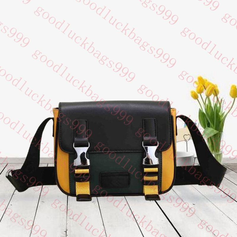 Sac de créateur Classic Mencase Men Sacs de messager Cross Cross Body Women Sac Sac à école Bookbag Satchel Man Hasp Handbag Handsbags Purse 6065