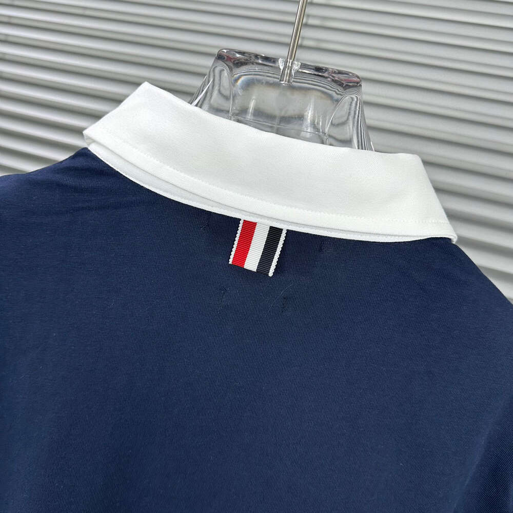 T-shirt POLO à manches courtes, panneau à revers bleu marine, bouton avant, tendance