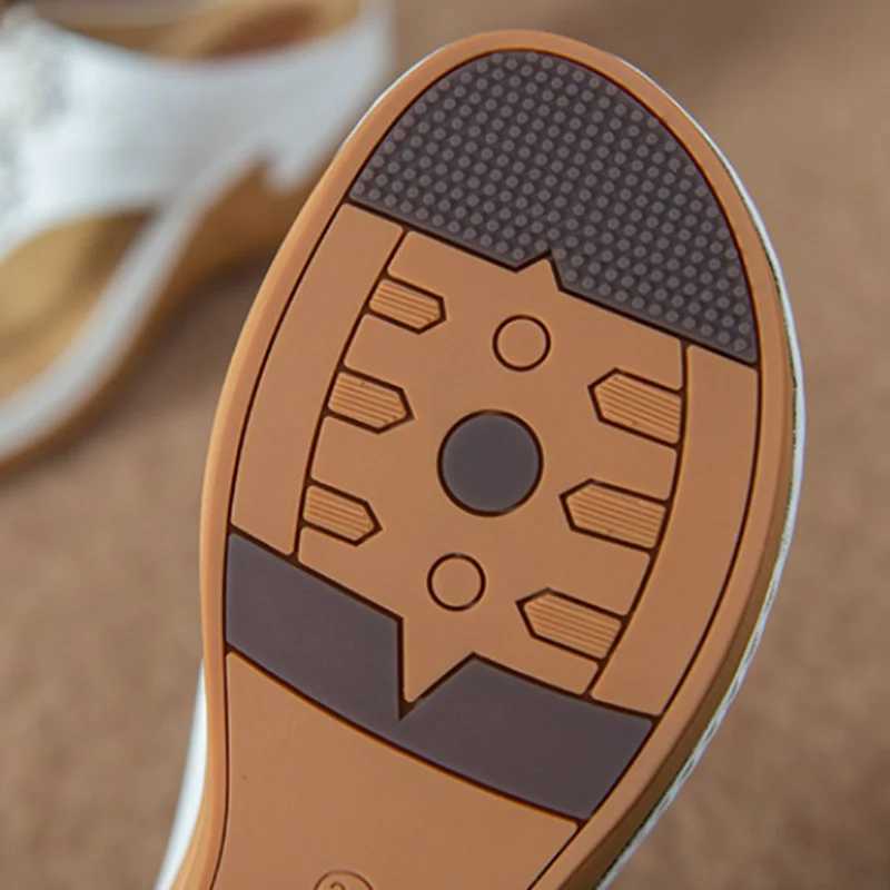 Sandały Designer Domagins Ultra-Fibe Skórzowe sandały z kwiatowym wzorem Summer Win Zoris Buty grube podeszwa szeroka stopa suwak na wysokim obcasie SLIDERL2403