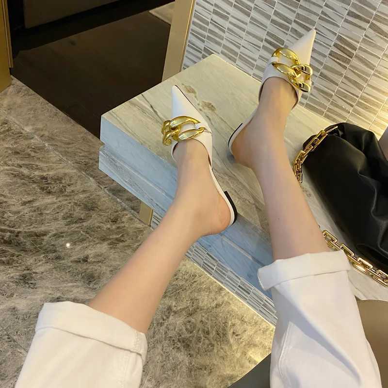 Sandals Fashionable womens slider angle toe casual flat heel metal chain design gold chain elegant summer beach shoes womens size 39L2403