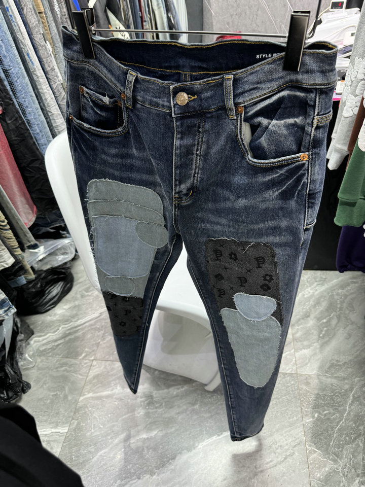 P63 PAARS Hoge kwaliteit heren jeans Distressed Motorcycle biker jeans Rock Skinny Slim Gescheurde gatstreep Modieuze slangenborduurwerk Denim broek