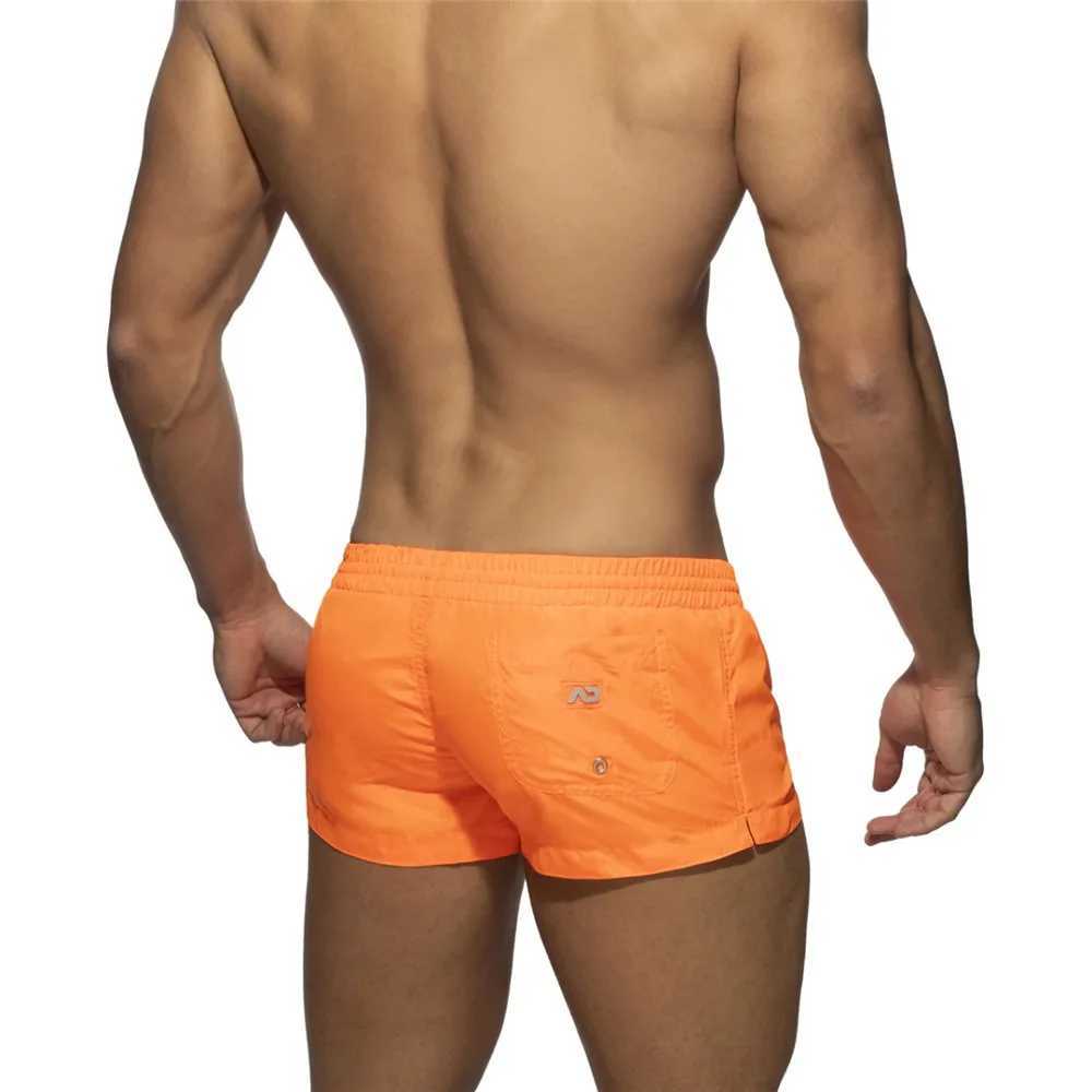 Męskie stroje kąpielowe europejskie i amerykańskie nowe pnie pływackie męskie stałe kolor Szybki suszący niski talia seksowne spodnie plażowe męskie szorty sportowe 24327