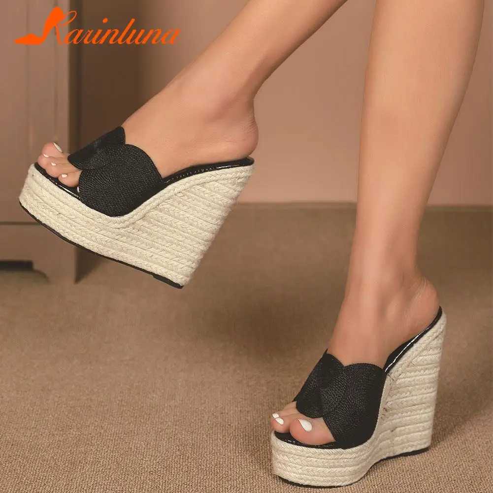 Pantoufles Pantoufles Sexy Club Queen Lady Sandales Plus Taille 2023 Summer Wedge ig eeled Slipper Straw Boom Simplement Causal Plaorm Soes H240326EAVK