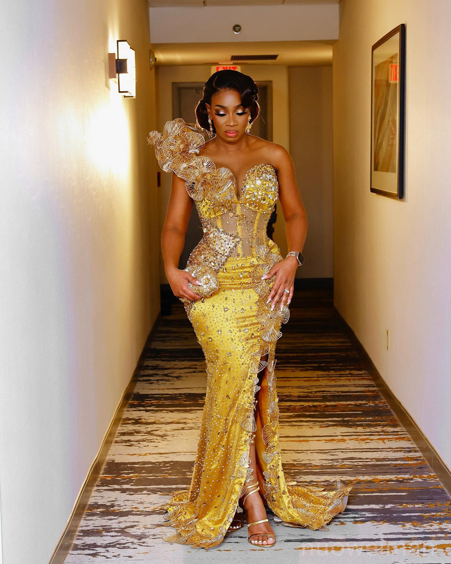 2024 Gold Plus Size Aso Ebi Prom -klänningar för svarta kvinnor Illusion Promdress Luxury Sheer Neck Sequined Lace Pearls Side Split Formal Evening Dress Crystals Gown NL642