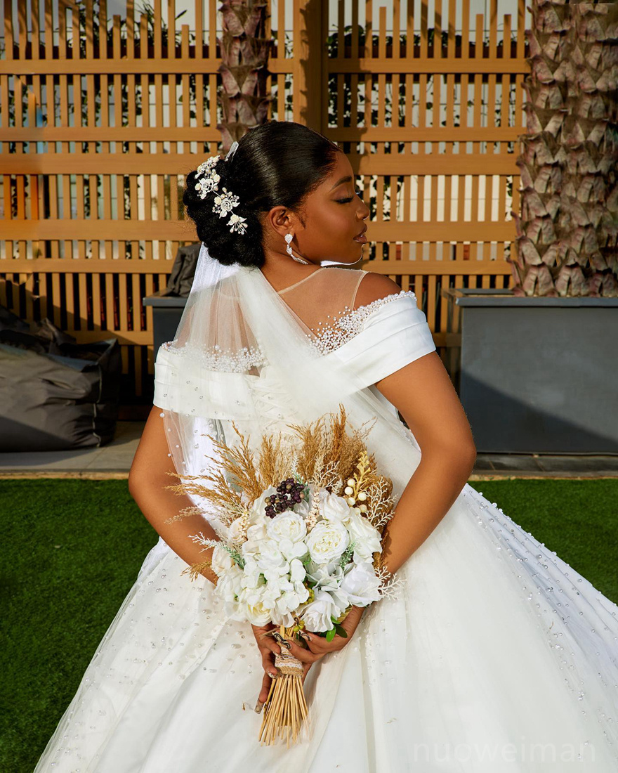 2024 Abiti da sposa africani della Nigeria Abiti da sposa Illusion Abiti da sposa Collo trasparente Perle Abiti da ballo con perline Abito da matrimonio in raso donne nere Ragazze NW151