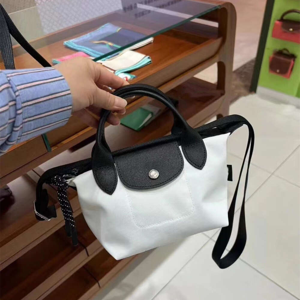 Los bolsos de alta calidad de la fuente de fábrica son bolsos de bola de masa cruzada de la serie Energy de nailon respetuosos con el medio ambiente Mini bolso unisex engrosado de un solo hombro