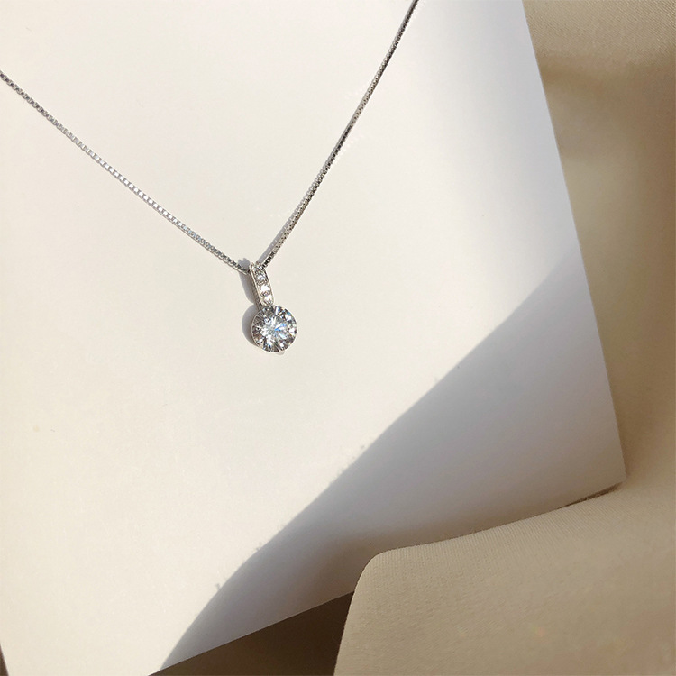 1CT Simple Fashion Diamond Pendant Söt Söta smycken 925 Sterling Silver Soltaire White 5A Cubic Zircon Gemstones Party Beach Women Clavicel Necklace Gift