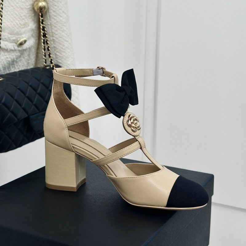 Sandales de créateur Femmes hautes Haules talons moyens Summer Classic Fashion Bow Strap 7cm en cuir authentique Sandales à talons épais