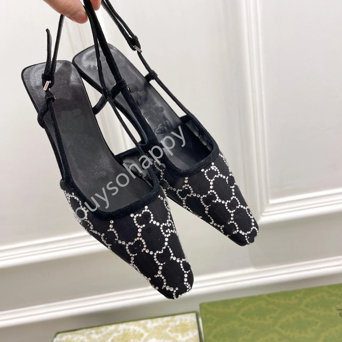 Luxus Frauen Slingback Sandalen Pumpe Aria Slingback Schuhe werden in schwarzem Netz mit Kristallen funkelnder Motiv Rückenschnalle präsentiert