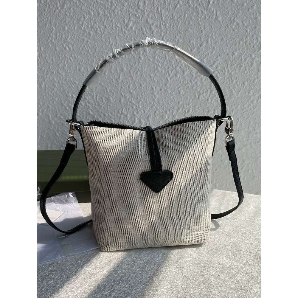 Fabrieksbron Handtassen van hoge kwaliteit is een nieuwe Franse canvas emmertas met enkele schouder Crossbody Mode Longjia bamboeknoop