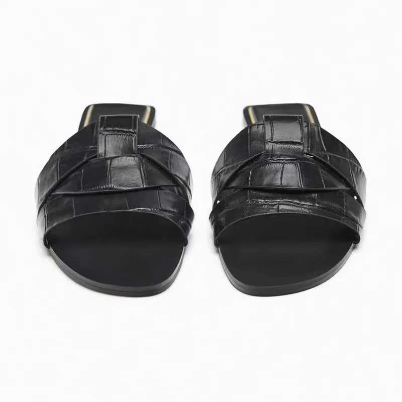 Slippers Slippers Vier Kleuren 2023 Zomer Nieuwe Dames Cross Platte Schoenen Eenvoudige Sandalen Jas 35-40 H2403262ZH2