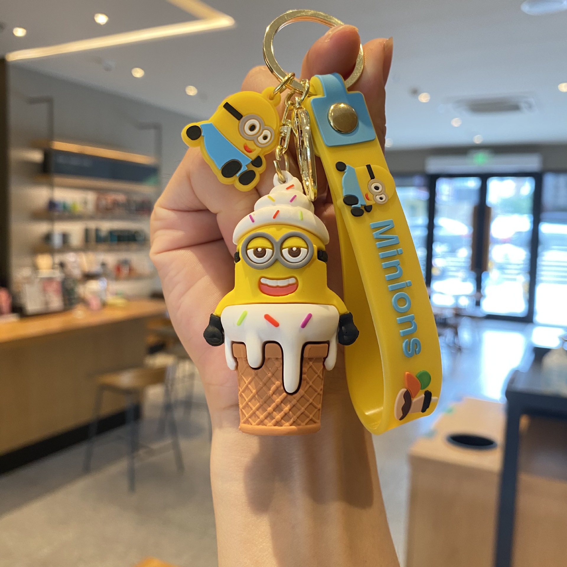 2024 Vente chaude en gros nouveau petit dessert jaune créatif mignon sac à dos pendentif porte-clés pendentif cartable décoration cadeaux pour enfants amis