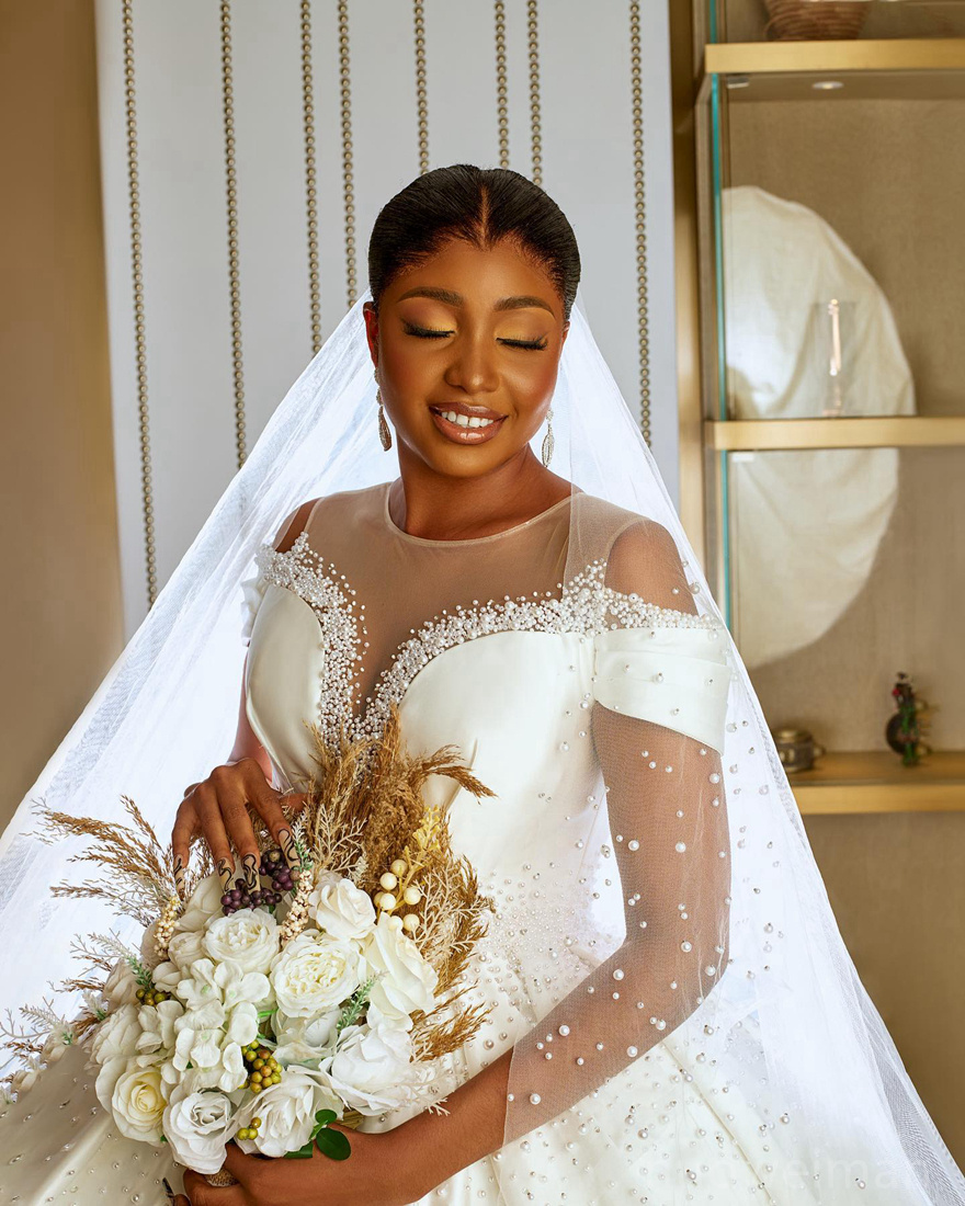 2024 afrikanische Nigeria-Hochzeitskleider, Brautkleider, Illusion-Hochzeitskleider, transparenter Ausschnitt, Perlen, Perlen, Ballkleider, Satin-Hochzeitskleid für schwarze Frauen und Mädchen NW151