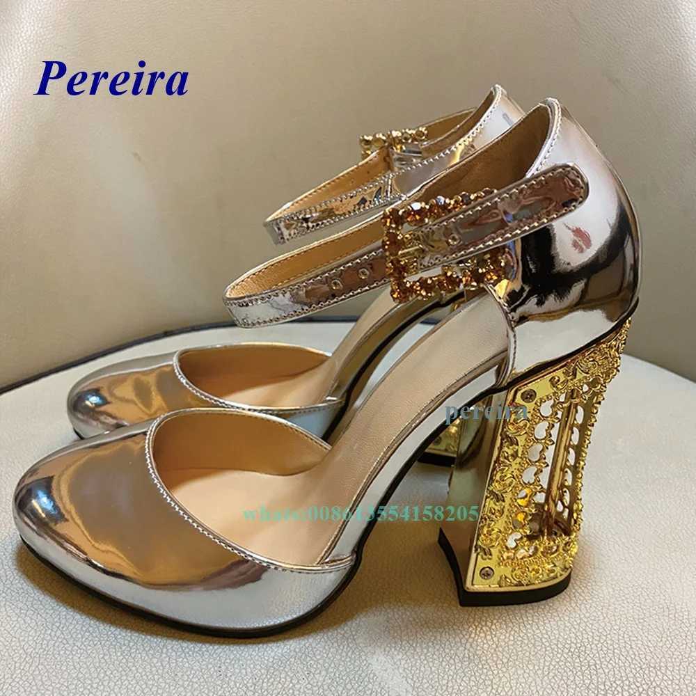 Sandaler Guldpatentläder Fretwork Foot Pump 2022 Senaste designer Buckle Strap High Heels Circular Foot Crystal Pump Womens Shoesl2403