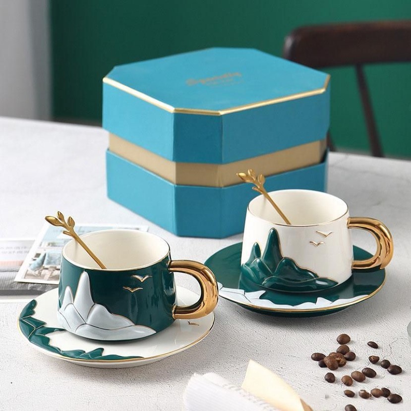 Tassen Untertassen Relief Landschaft Porzellan Kaffee Teetasse und Untertasse Kreatives Set in Geschenkbox Einzigartige Geburtstags-Hochzeitspaar-Tasse Gif244H