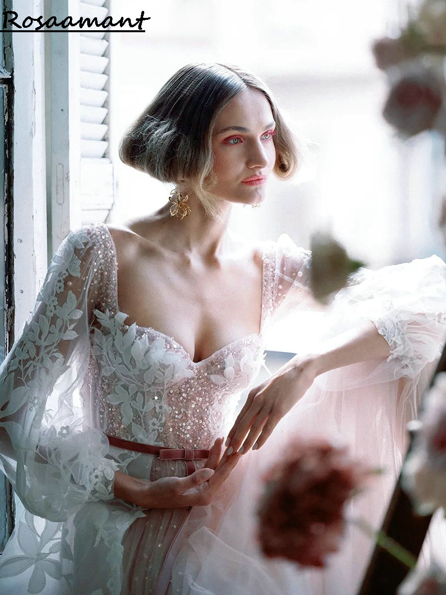 Magnifique robe de mariée trapèze à manches longues, paillettes et perles, avec des Appliques florales en cœur, à volants en dentelle