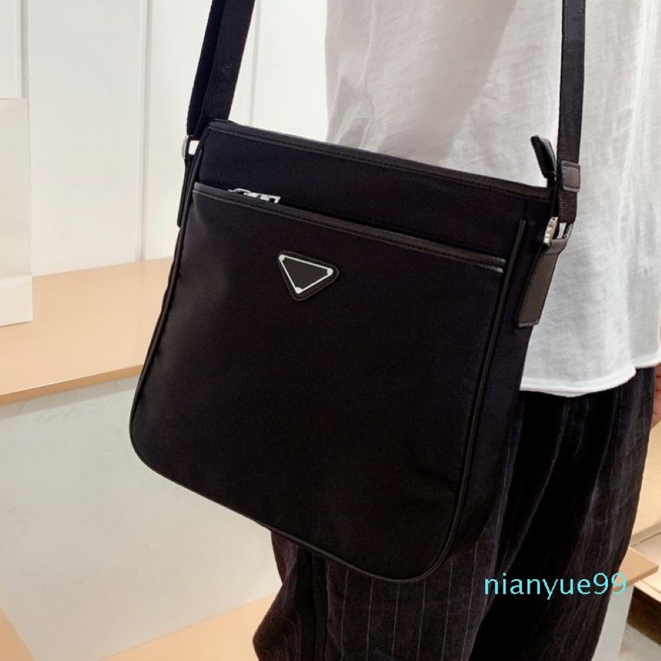 2022 Hommes Noir Porte-documents Designer Sacs à bandoulière en nylon Mode Bandoulière Triangle Messenger Bag2906