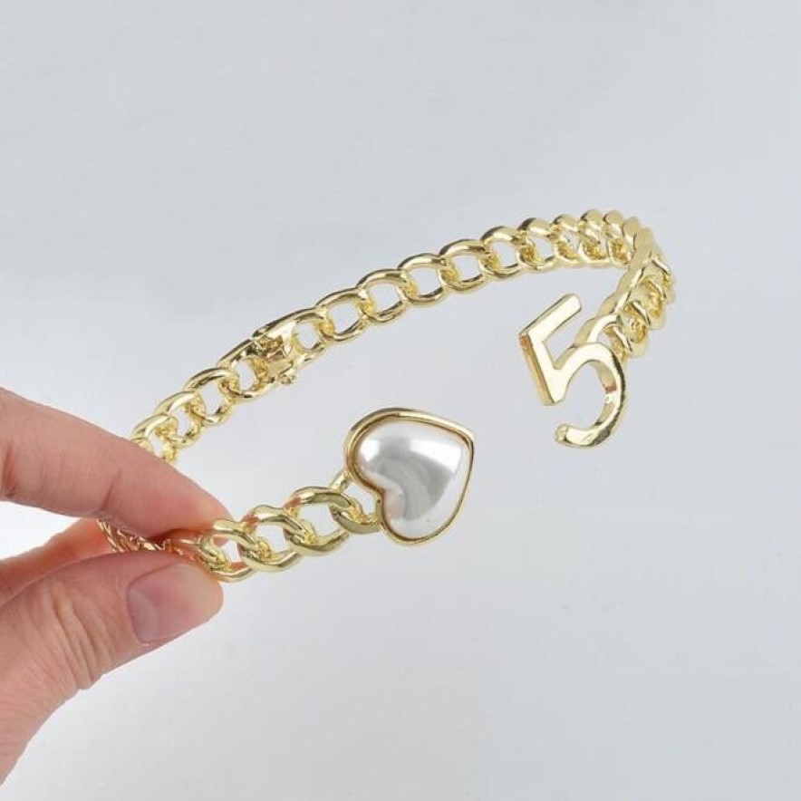 Créateur de mode 18K Gold Lady Collier ras du cou Bijoux de luxe Colliers Élégant en forme de coeur Collier de perles Femmes mariage clavicle2707
