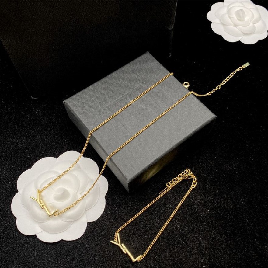 Naszyjniki bransoletki Zestawy biżuterii Kobiet Designer Party Gold Pendants Necwear y łańcuchy luksusowe projektanci S Bracelet z pudełkiem 2568