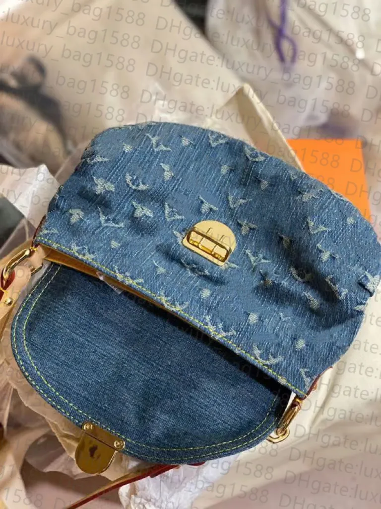 Fashionable women bag denim crossbody bag canvas leather post edge large metal logo design capacity fashion designer cross body bag