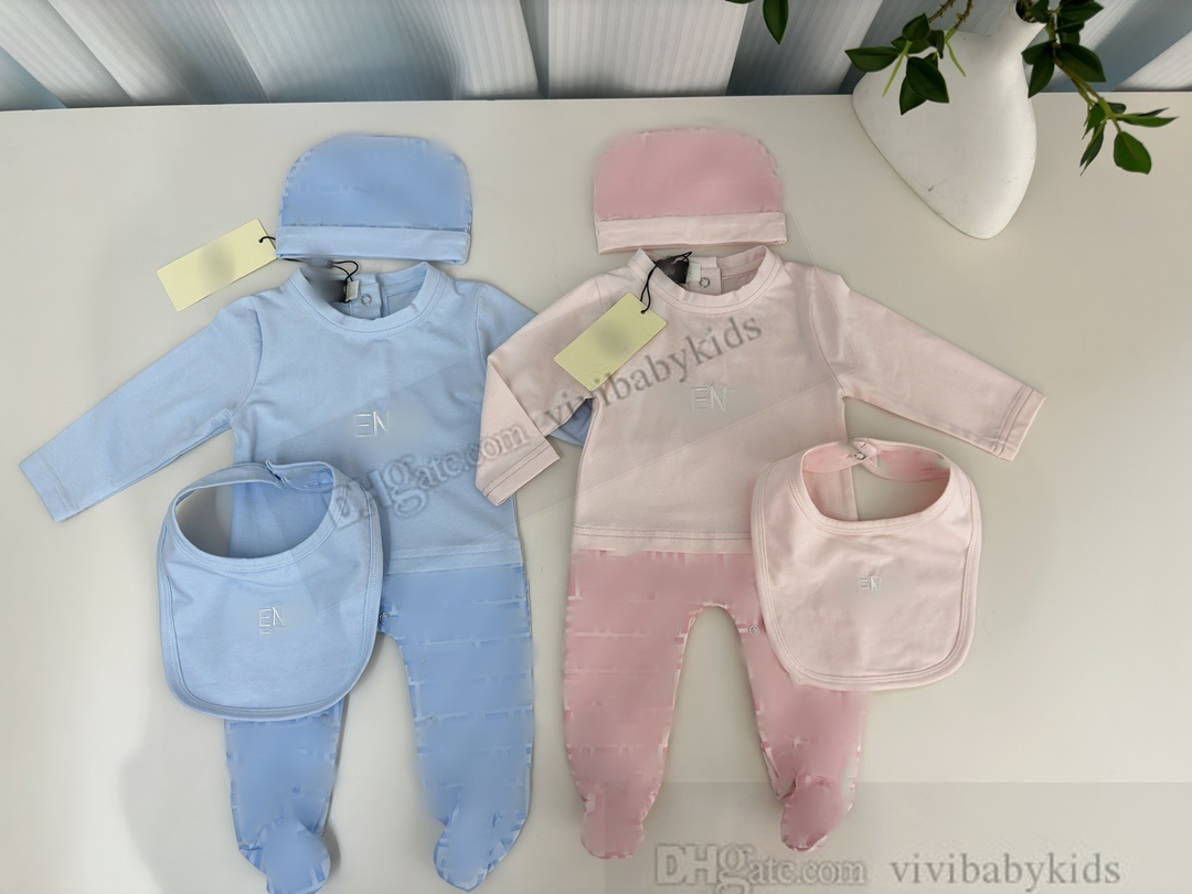 Tasarımcı Yeni doğan mektup baskılı uyku tulumları takım elbise bebekler ayı pamuk yumuşak romper tulum uyku yatak battaniyeleri şapka bib bebek bezi bebek giyim s1277