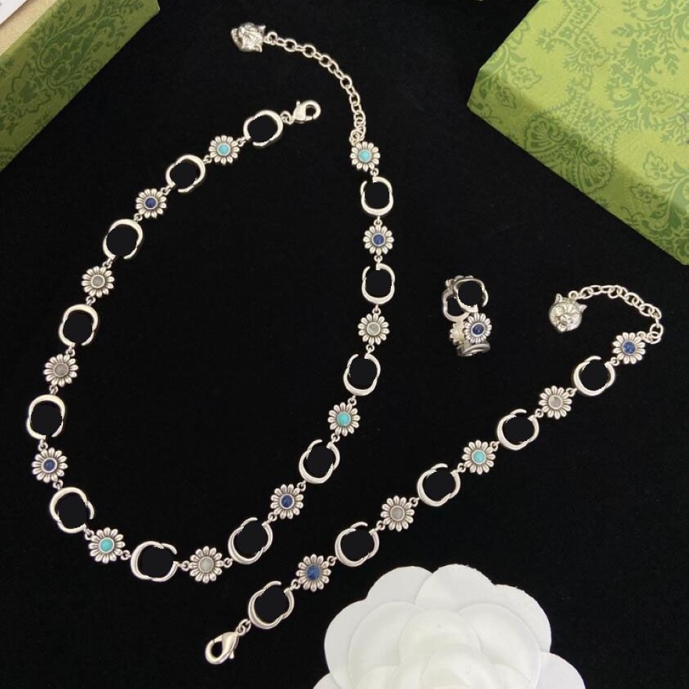 Klasyczny srebrny łańcuch kwiatowy Naszyjnik luksusowy projektant podwójny litera bransoletka ma mosiężne materiał dla kobiet ślub PA273Q