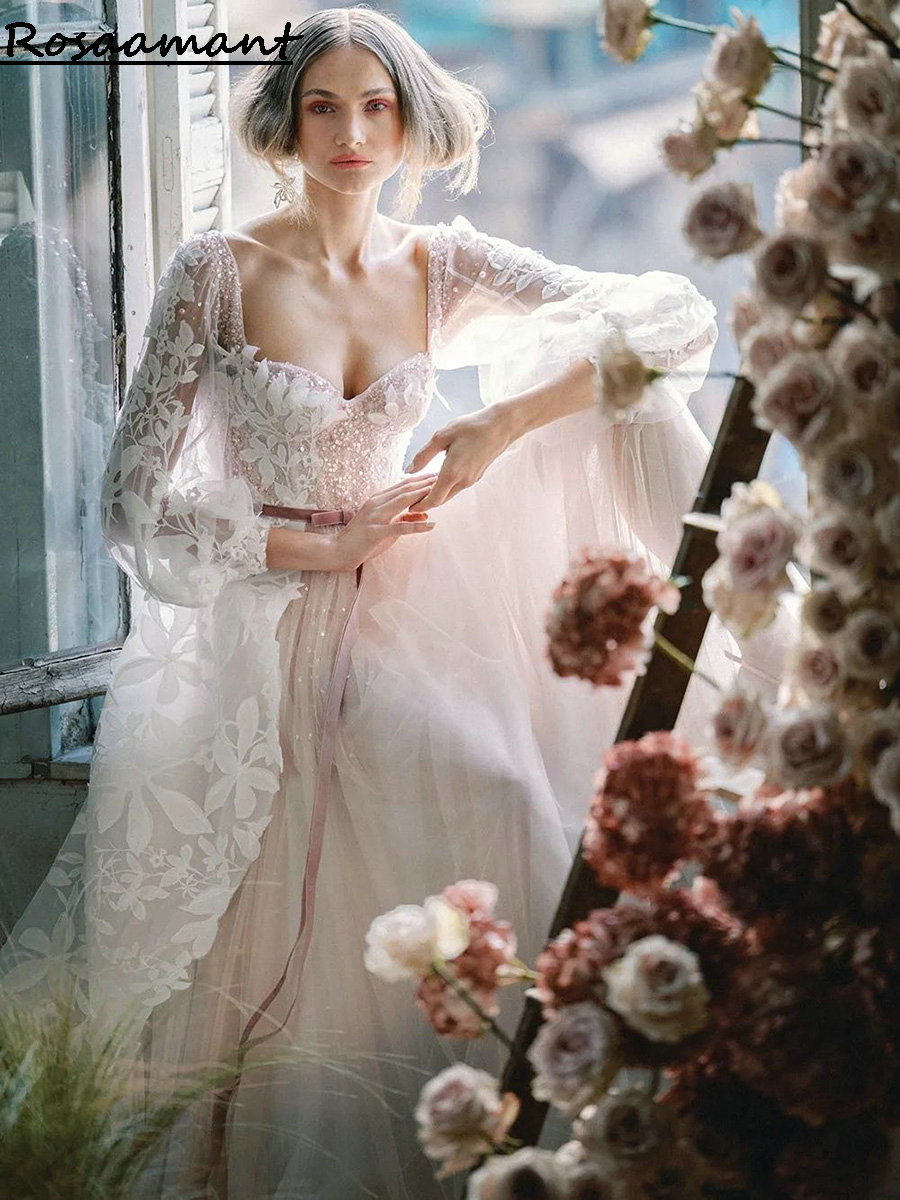 Magnifique robe de mariée trapèze à manches longues, paillettes et perles, avec des Appliques florales en cœur, à volants en dentelle