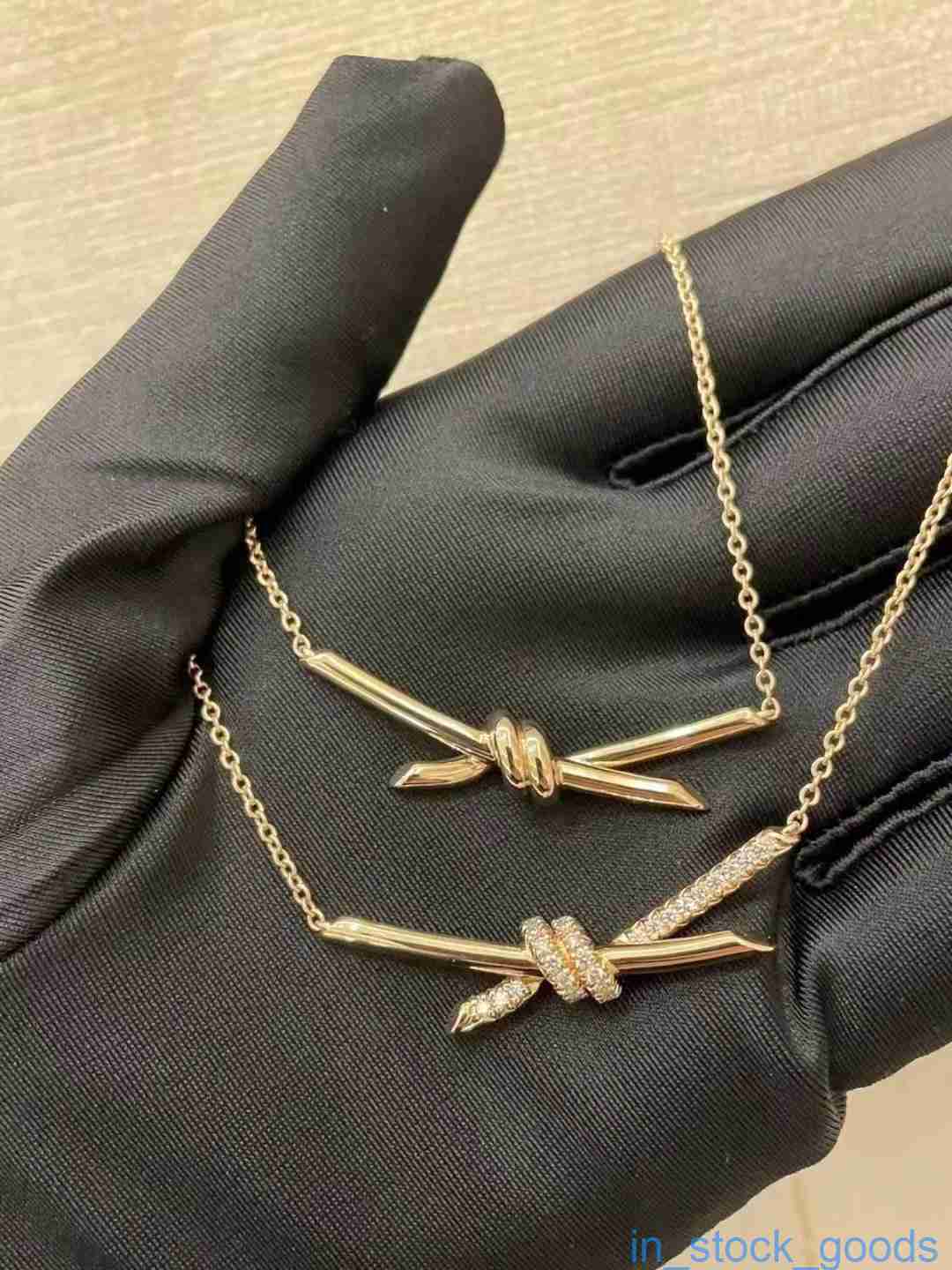 1:1 High End Womens Designer Necklaces Tiffancys New Knot Necklace Womens Half Diamond Knot Twisted Rope Collar Chain Necklaces with Tiffin Original Logo