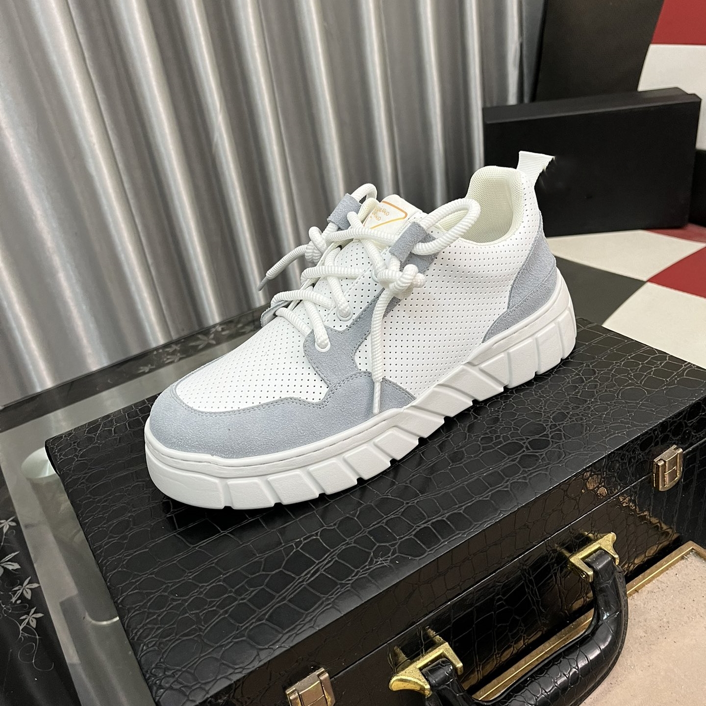 2024 Fashion shoes Men's casual shoes Running shoes Quality workmanship, fashion, high-quality leather lining, soft rubber wear-resistant outsole, size: 38-44