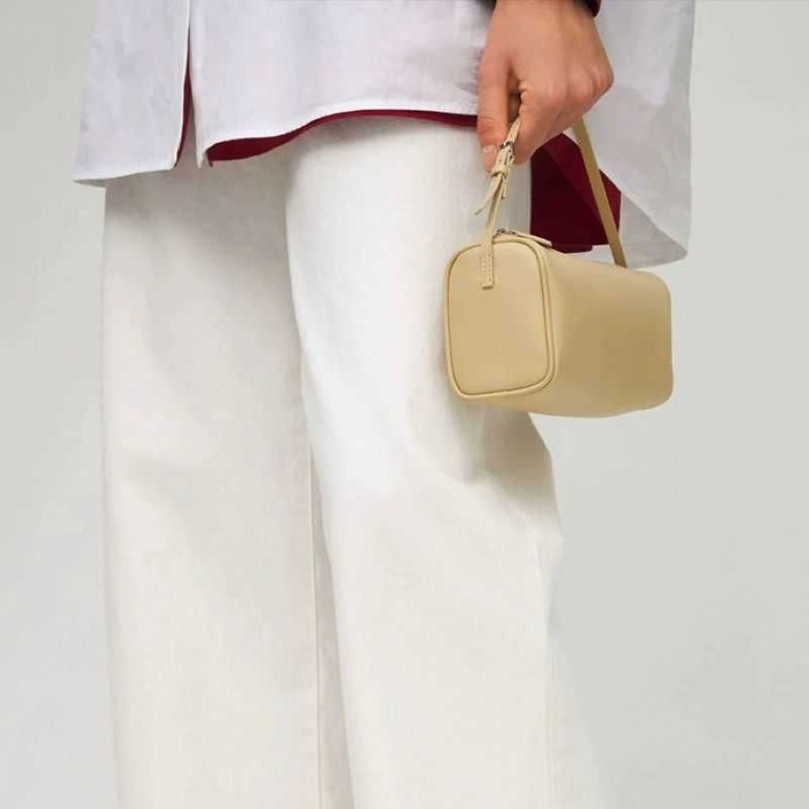 A linha Designer Bags Couro e de minoria minimalista 90s saco de couro cor sólida portátil travesseiro almoço bagsClassic sacola TH304u