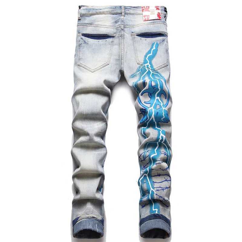 Mäns jeans män tryckt jeans streetwear bokstäver blixt färg stretch jeans vintage blå trasiga knappar som flyger ultratunna avsmalnande byxor J240328