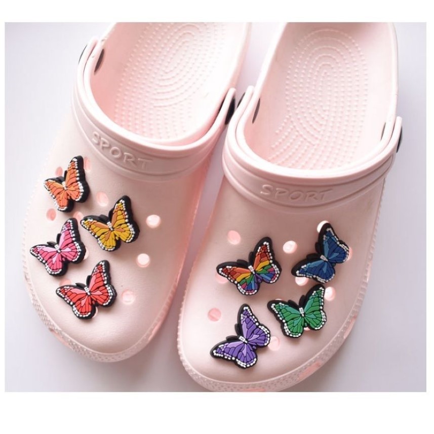 الكثير من إكسسوارات حذاء حذاء PVC الأصلي DIY Butterfly Shoes Decoration Jibz for Croc Charms Higelets Kids327i