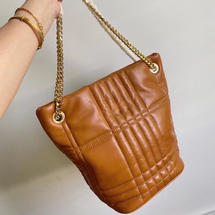 Bolso de mano de cuero real Bolso de cubo de diseñador de lujo Bolso de calidad de espejo Bolso Negro Marrón Suave Piel de cordero Señora Bolsos cruzados medianos Monedero de moda