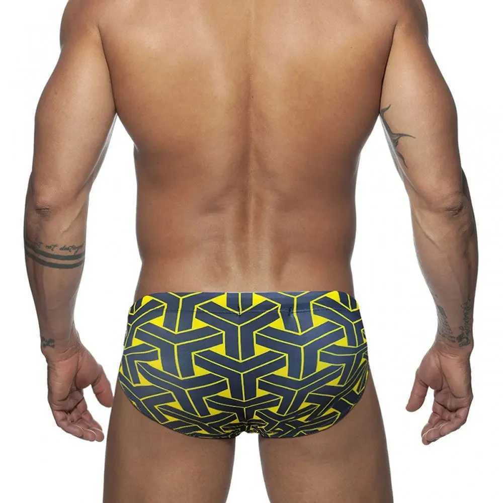 Men's Swimwear Sexy Print Pouch Swimwear Mens Swim Briefs with Pad Man Swimming Trunks Fast Dry Beach Surf Bathing Suit Bikini Men Swimsuit 24327