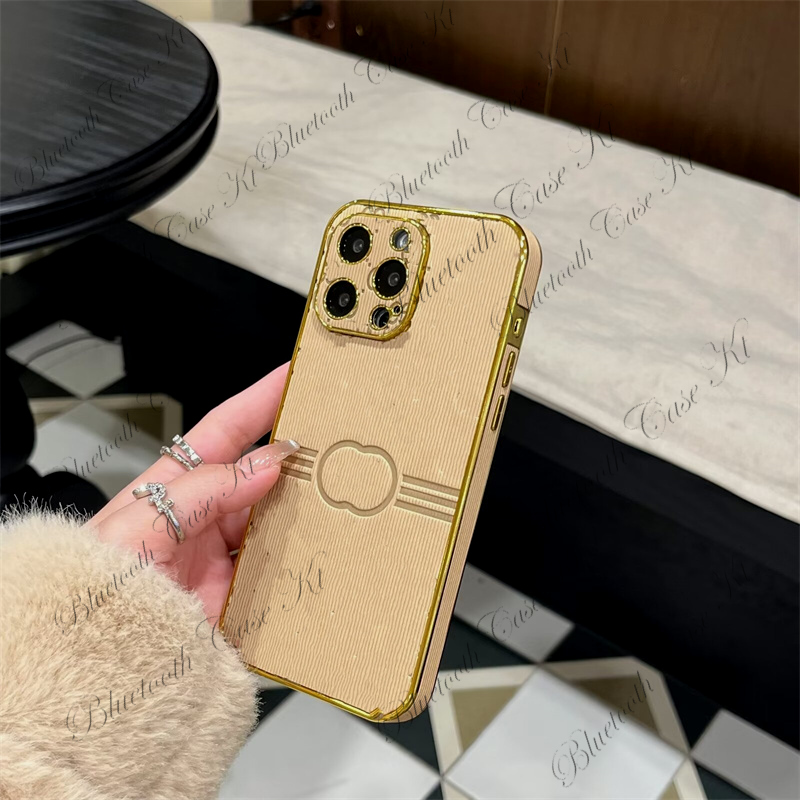 Luxurys varumärkesdesigner Fashion Telefonfodral för iPhone 15 Pro Max 14Plus 13 12 Mini 11 Pro Max X XR XS 7 8 Plus F Luxury Phone Cover Triangular Namnplatta Märken Fased Case