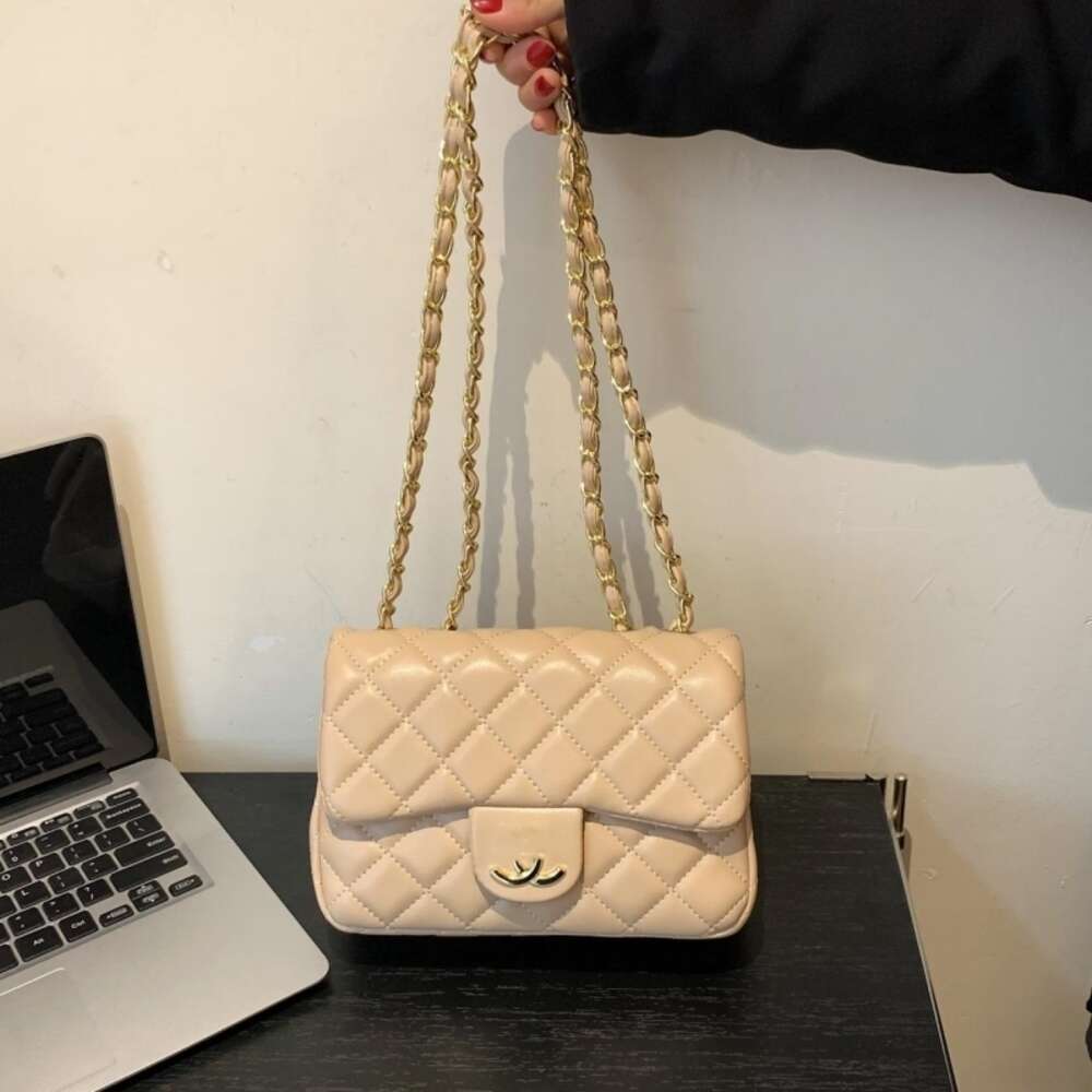 Axelväska designer som säljer heta varumärkesväskor till 50% rabatt ny liten kvinnlig ljus lyx en crossbody högkvalitativ läder handväska