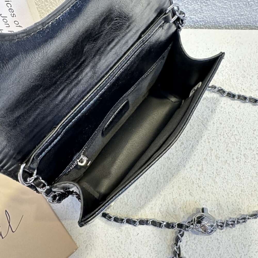 Axelväska varumärke vårväska kvinnor ny fashionabla crossbody