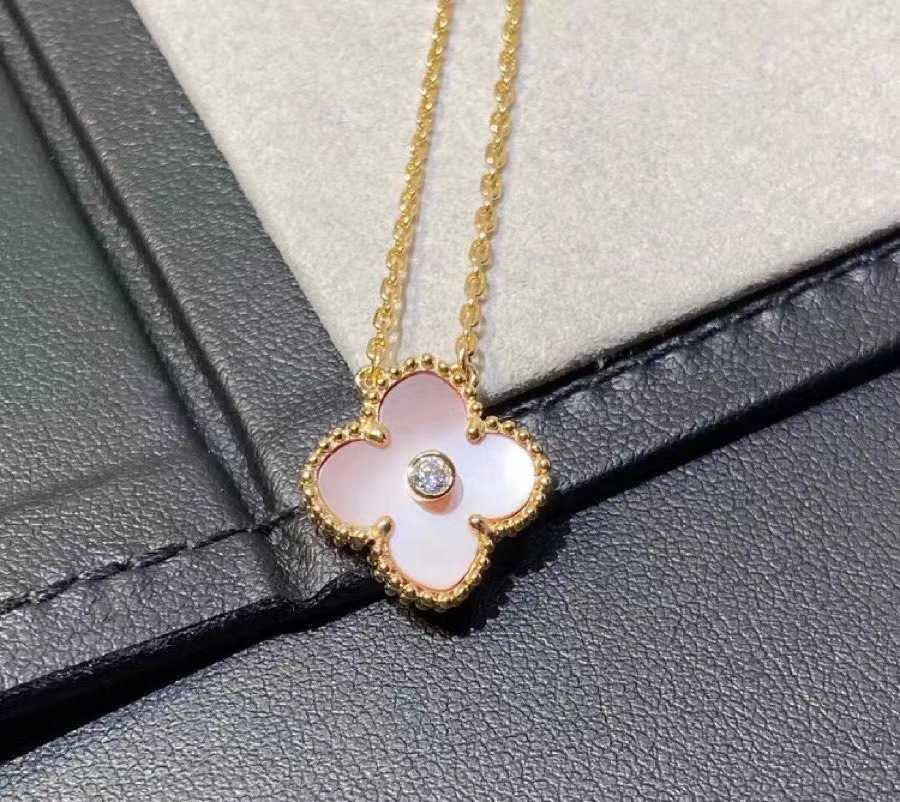 Designer Brand Van High Edition Four Leaf Grass Necklace Womens Single Flower Double sided Pink Shell Pendant Red Agate 18k Rose Gold White Fritillaria