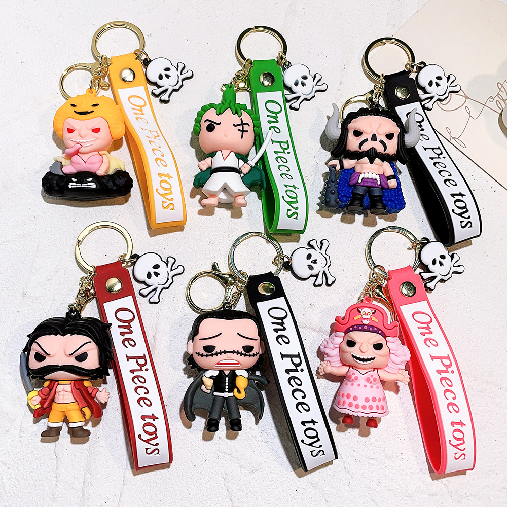 Porte-clés de créateurs accessoires porte-clés pour hommes One Piece porte-clés anneaux Luffy Seven Wuhai Essolon porte-clés dessin animé figure sac à dos pendentif de voiture