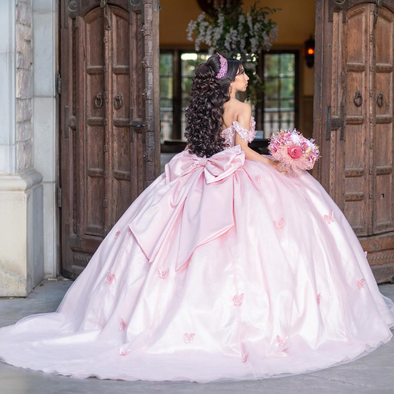 Pink Shiny Quinceanera Dress Paljett Ruffled bollklänning glittrande Söt 16 år med Bow Princess -klänningar i 15 år Vestidos