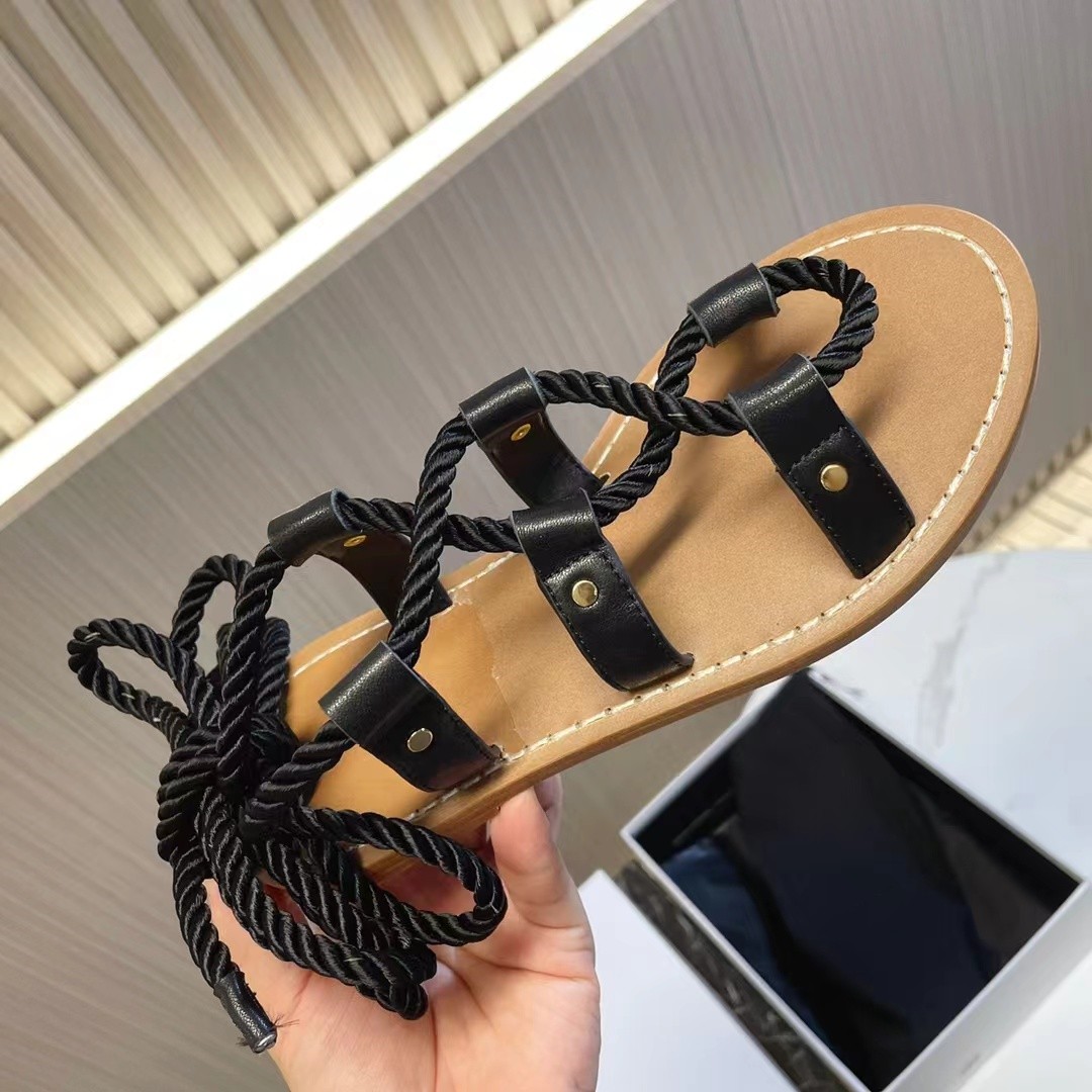 2024 nuovi sandali firmati pantofole piatte da donna scarpe estive in pelle sexy da donna sandali di marca pantofole casual da spiaggia sandali con fibbia in metallo