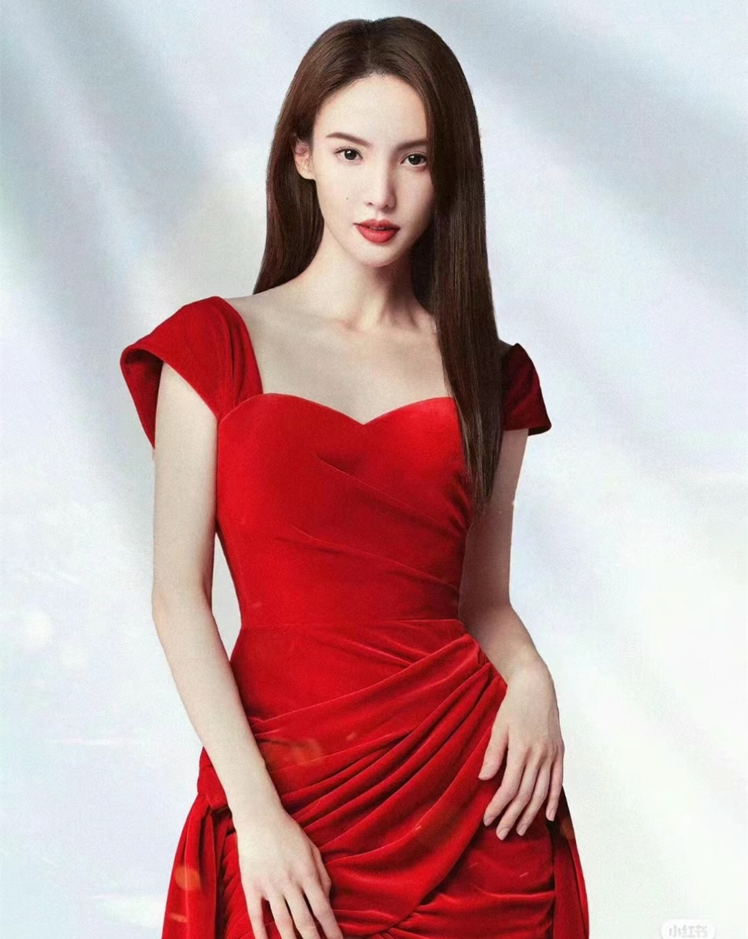 Elegant Short Red Sweetheart Celebrity Dresses Sheath Velvet Mini Length Zipper Back Prom Dresses for Women