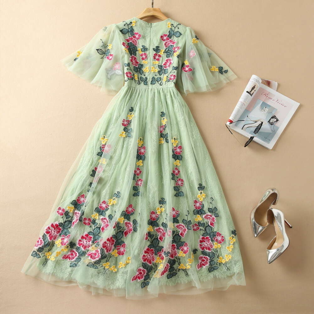 XXL Party 2024 Spring New Oversized Hem Positioning Embroidered Flower Lace Dress Green 657614