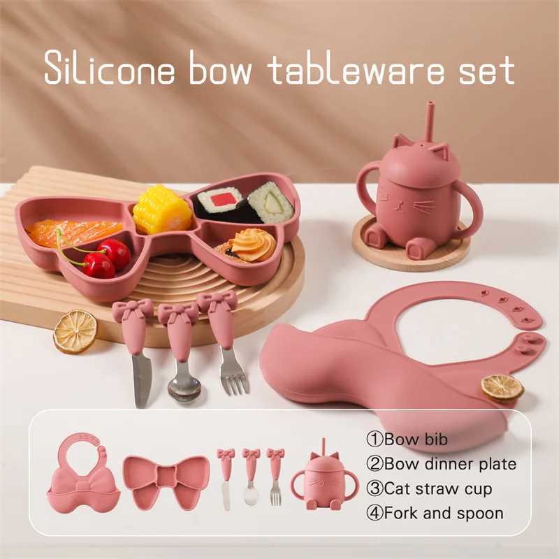 Kopjes Borden Servies Babyschotel Kopjes Kommen Borden en Lepels Set Cartoon Stropdas Borden Voedsel Siliconen Voerbak Antislip Baby's Servies Kinderproduct 240329