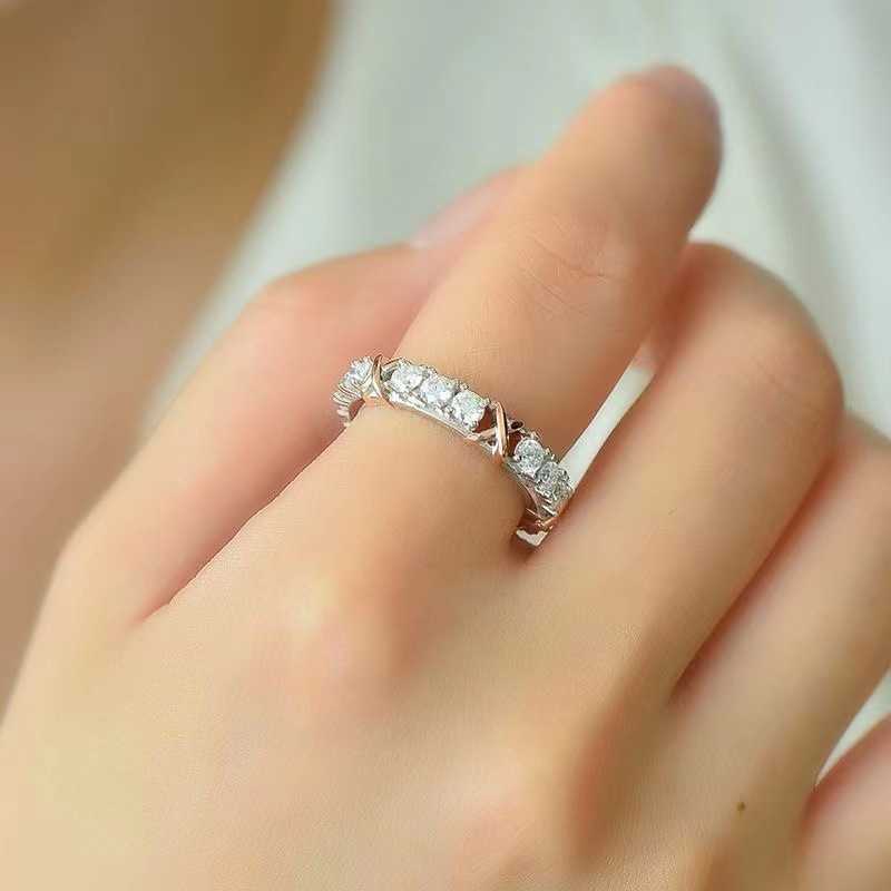 Original 1to1 Brand Logo High Quality Women Rings D Color Moissanite Tiffancy Cross Time Wheel Row Ring 925 Silver Plated 18k Gold Top Quality VVS Ring for Women